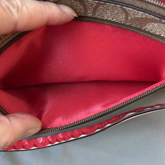 Coach Wristlet 🌺 - Picture 6 of 10